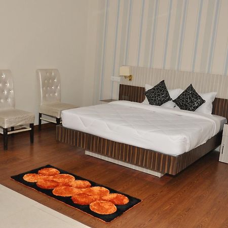 Hotel Krishna Mahal Thanesar Экстерьер фото